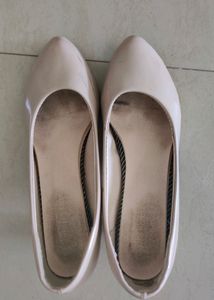 Pinkish cream pumps