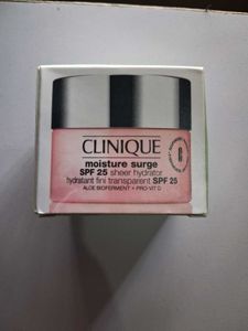 Clinique Moisture Surge