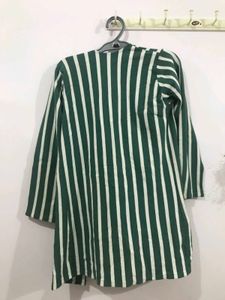 Green &amp; white lining outer / shrug  💚