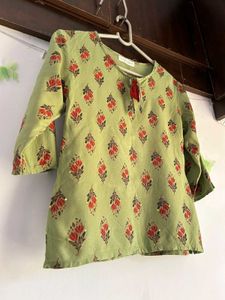 Elegant Green Printed Top