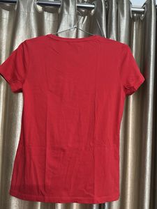 Levi&#39;s Red Graphic Print Women&#39;s T-Shirt