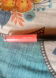 Lakme Plump & Shine Lipstick