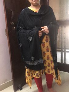Combo Of Black And White Stoles