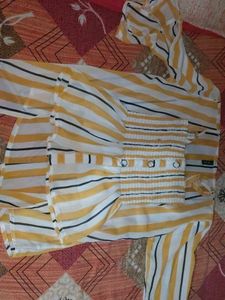 Striped Yellow and White Top💛🤍💋