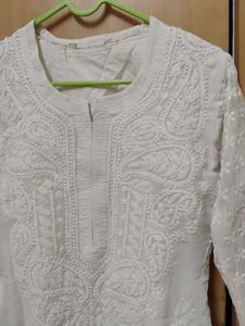 White Embroidered Kurta XS with sewn cotton lining