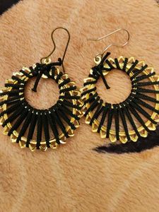 Black round earrings