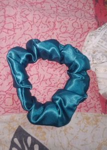 Handmade Set Of 4 Scrunchies+ 🎁
