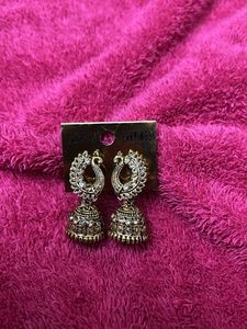Gold Toned Jhumkas ✨