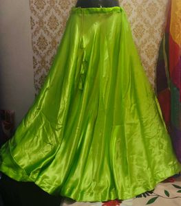 Lime Green Satin Skirt Totaly New Size Issues