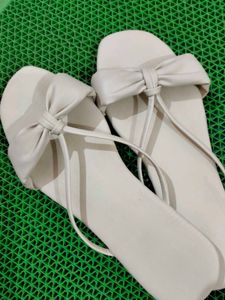 Branded New Off White Trendy Flats ✨