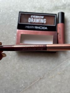 Combos Of Lipstick, Eyeliner And Eyeshadow Palette