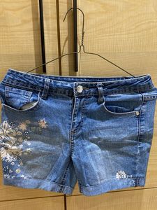 Squeeze Denim Shorts