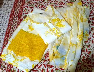 beautiful  ⭐ lace detail pakistani Suite