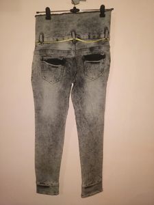 HighWaistJeans &amp; Black Top