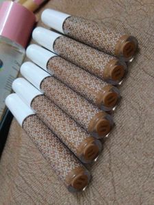 Concealer 1 piece.