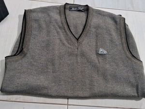 Sleevless Woolen Sweater