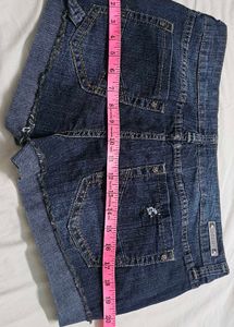 Dollhouse Distressed Denim Shorts – Size 11