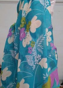 Retro Floral Print Saree