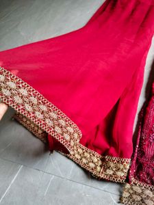 Red Embroidered Kurta Set( L)