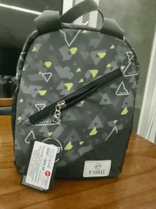 V-THREE Lunch Bag
