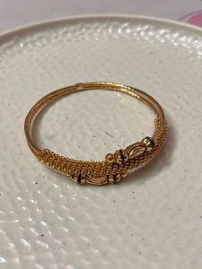 Elegant Gold Bangle