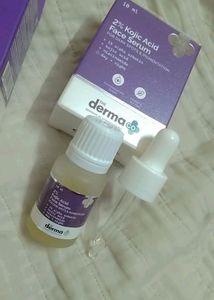 the Derma Co Face Serum