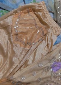 Elegant Pakistani Salwar Kameez