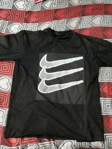 Nike Graphic Tee