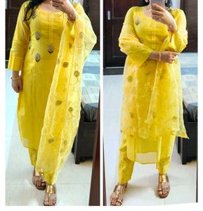 Women Yellow Motif Embellished Kurta Set