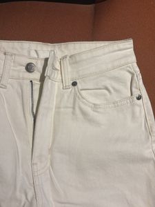H&amp;M White Slim Straight Fit Jeans Xs