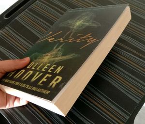 Verity (Colleen Hoover).