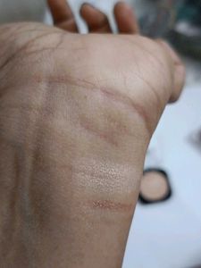 Shimmer combo: highlighter liquid eyeshadow