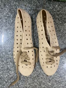 Causal Shoe