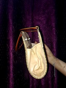 Golden Honeycomb Design Hand Bag (Good Condition)