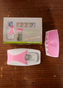 Automatic  Toothpaste Squeezing Device
