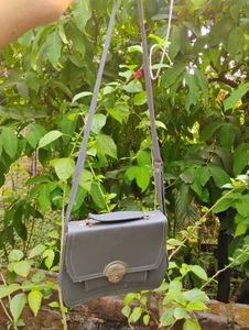 STYLISH LEATHER SLINGBAG