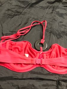 this is a set of bikini