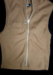 Slivless Crop Top In Nude Colour