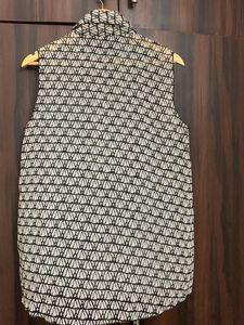 Black &amp; White Patterned Sleeveless Blouse