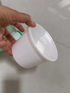 7 Small And 1 Big Plastic Containers With Lid