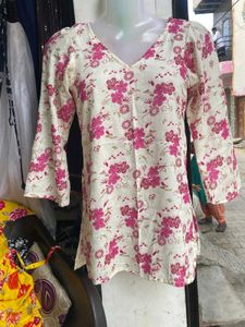 Floral Print short kurti🌸