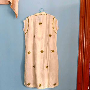 Women Embroidered Kurta