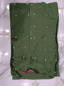 Sleevless green kurti