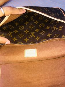 Authentic 💯 Louis Vuitton Crossbody Bag