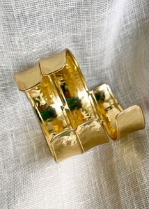 Golden Wave Hand Cuff
