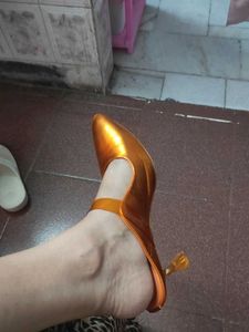 JM Looks Gold Heels - Size 6