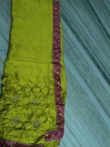 Yellow Saree Without Blouse