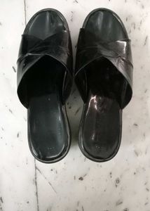 Black Flat Heel Sandals