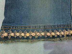 Y2k Vintage Embroidered Skirt 💯