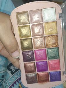 Eyeshadow Palette - 18 Colors!